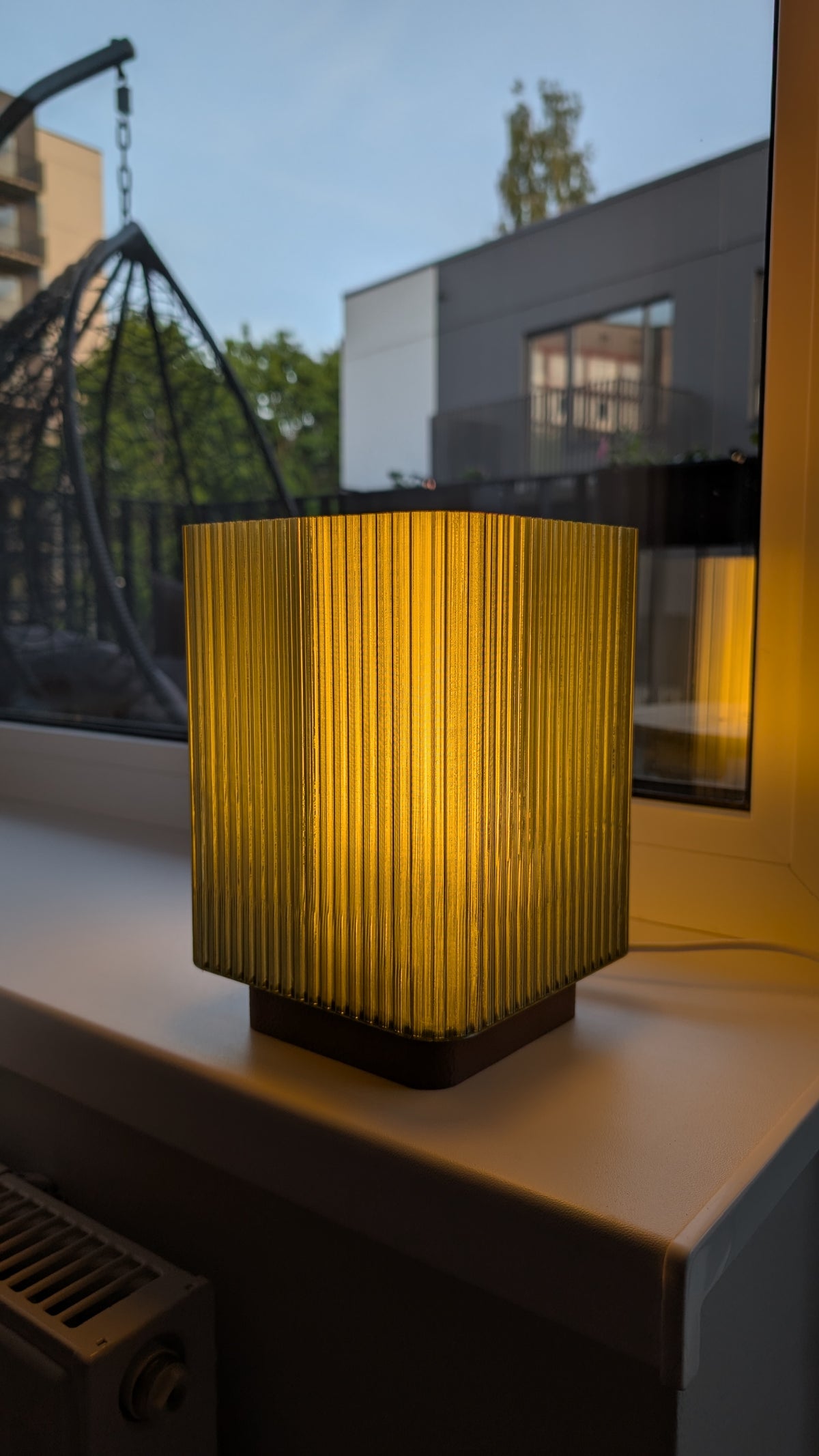 3D Printed PLA Accent Lamp – Design III